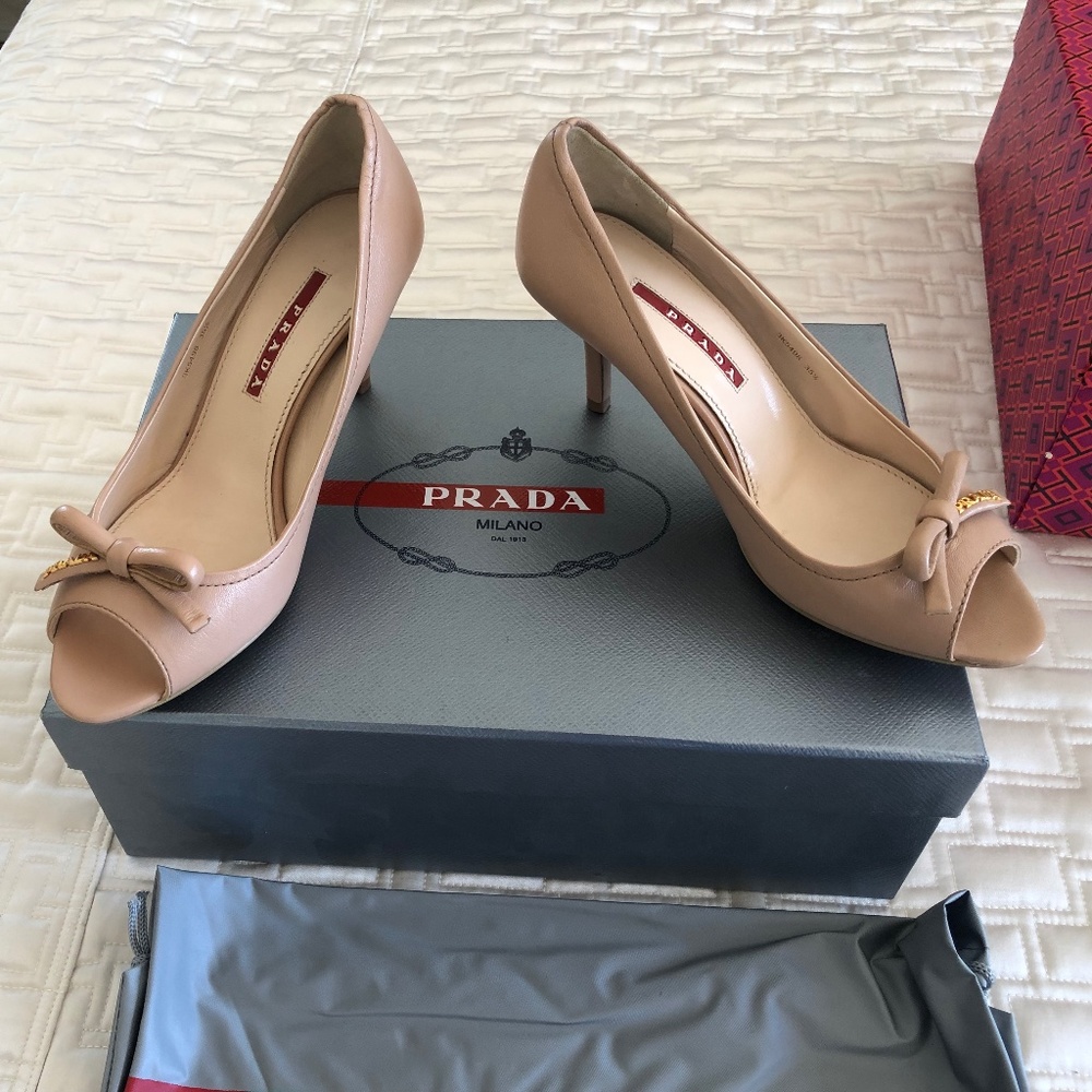 PRADA Leather Pumps ** NEW** SIZE 5.5  IT 35.5